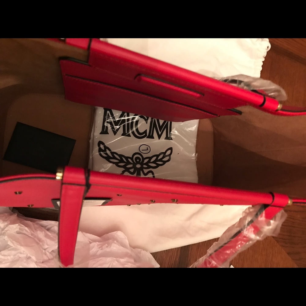 MCM Red shoulder bag - New with tags - Picture 3 of 5
